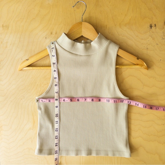 By Together Sleeveless Crop Top - Picture 3 of 3